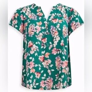 💚 Torrid 6X Green Floral Harper Top